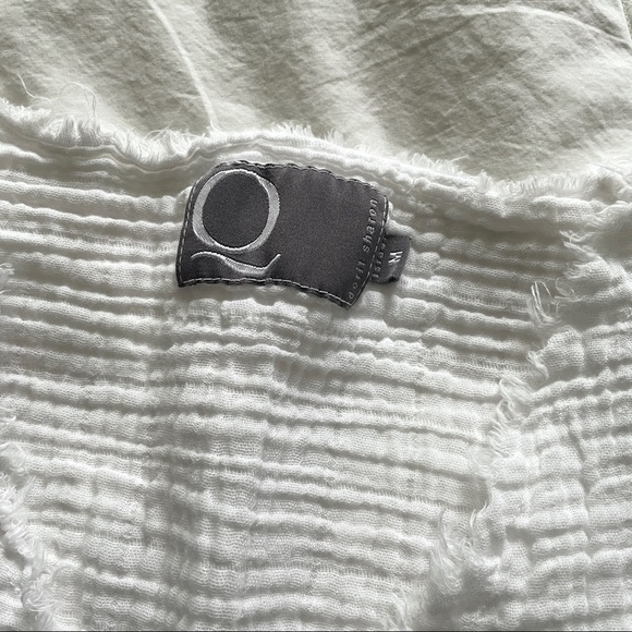 Gauze V-neck Raw Hem Sheer Boxy Tee - Picture 5 of 10